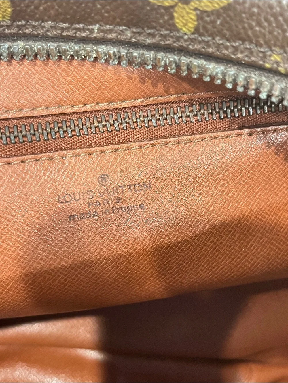 LOUIS VUITTON MONOGRAM UNISEX CROSSBODY BAG.
